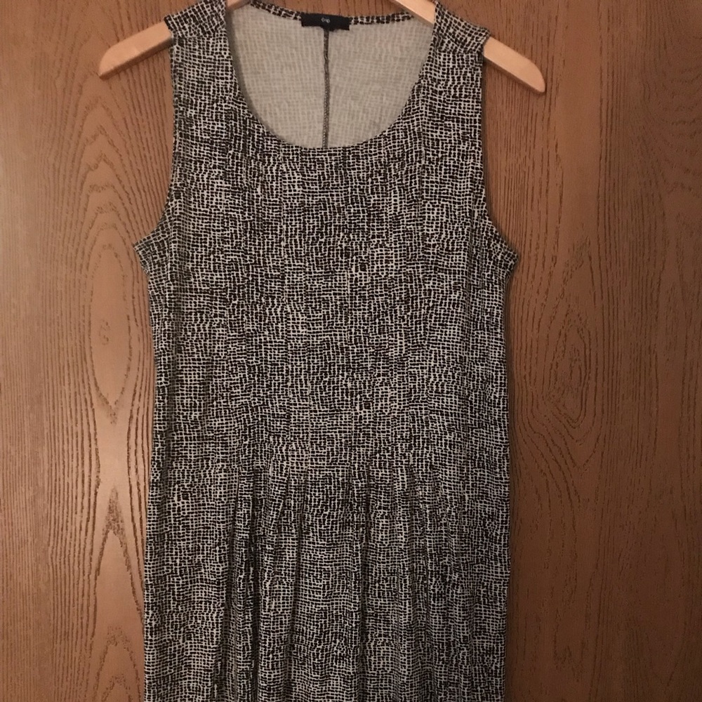 Gap black and white shift dress